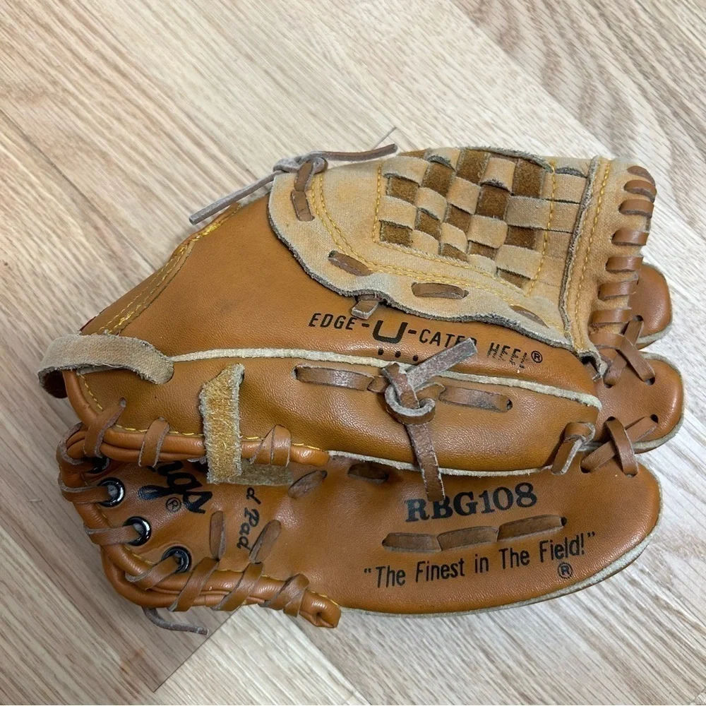 Rawlings RBG108 10 Inch Right Handed Baseball Glove Tan Carl Ripken Jr.